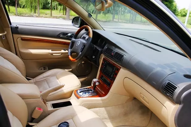 三万多块钱买一辆豪华中级车06款帕萨特领驭18t用车报告