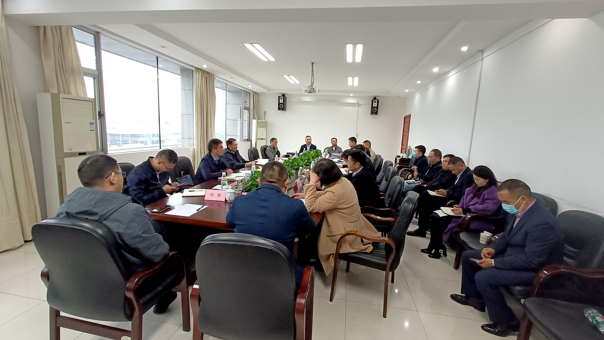 （2022-11-16）湖南省商务厅党组谭平副书记率队调研考察中南汽车世界